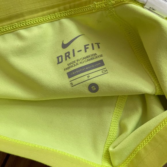 Nike Compression Shorts - Picture 2 of 3